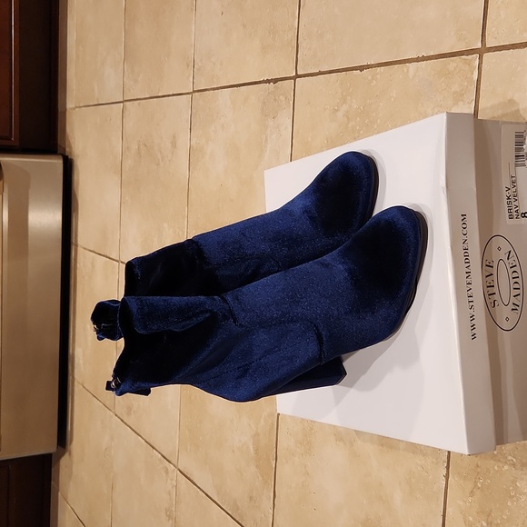 NWT Steve Madden Brisk Velvet Booties - Picture 2 of 4
